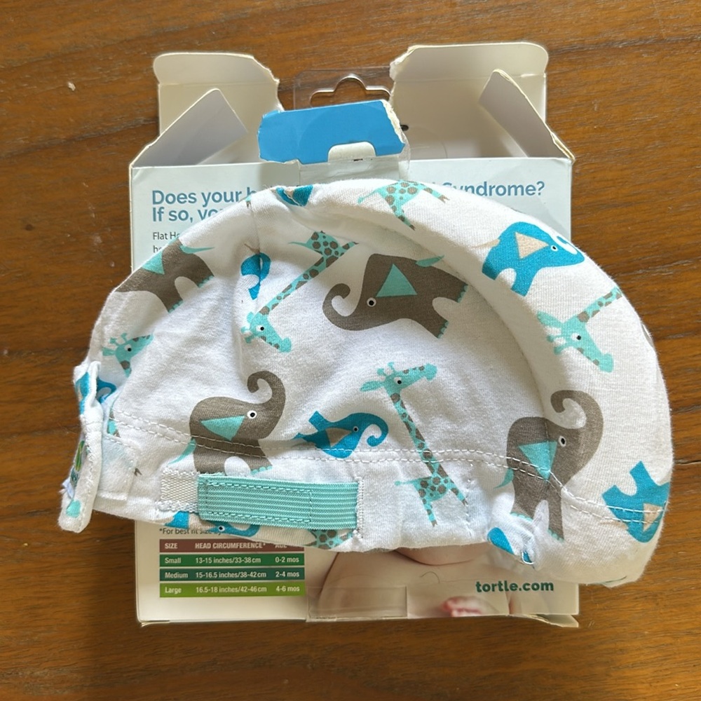 Tortle Medium Hat - like new!
